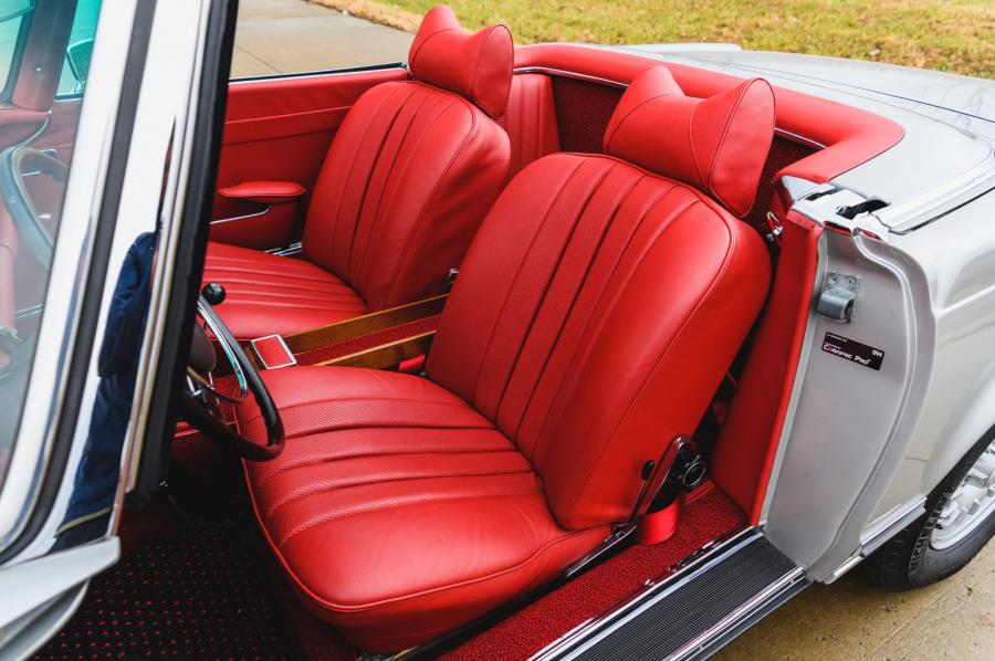 Интерьер Mercedes-Benz 280 SL (W113) 1969 года  (EU) (фото 89 из 141)